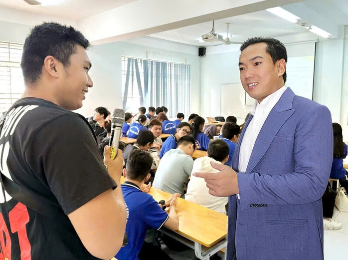 Diễn giả văn hóa Hồ Nhựt Quang nói về tình huống mất khả năng quản lý cảm xúc- Ảnh 2. Diễn giả văn hóa Hồ Nhựt Quang nói về tình huống mất khả năng quản lý cảm xúc- Ảnh 2.