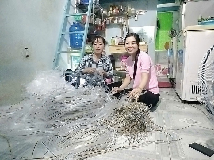 Bà chủ nhà trọ tìm kế tăng thu nhập cho công nhân- Ảnh 1. Bà chủ nhà trọ tìm kế tăng thu nhập cho công nhân- Ảnh 1.