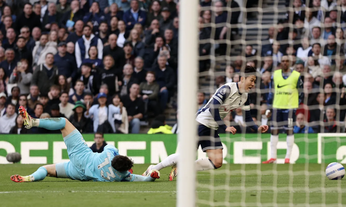 Chelsea trở lại Top 4 nhờ "người hùng" tóc xù- Ảnh 6. Chelsea trở lại Top 4 nhờ "người hùng" tóc xù- Ảnh 6.