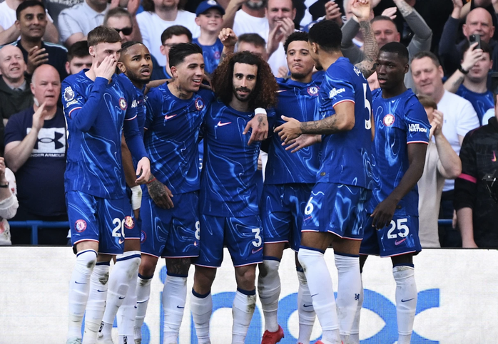Chelsea trở lại Top 4 nhờ "người hùng" tóc xù- Ảnh 3. Chelsea trở lại Top 4 nhờ "người hùng" tóc xù- Ảnh 3.