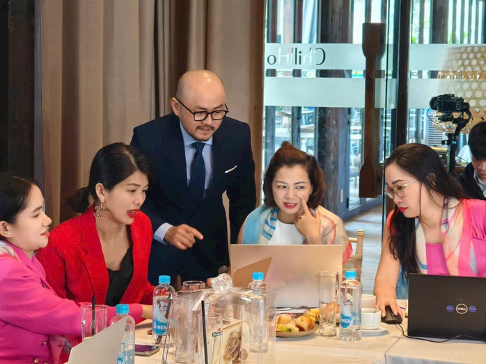 Không để tụt hậu trước AI- Ảnh 1. Không để tụt hậu trước AI- Ảnh 1.