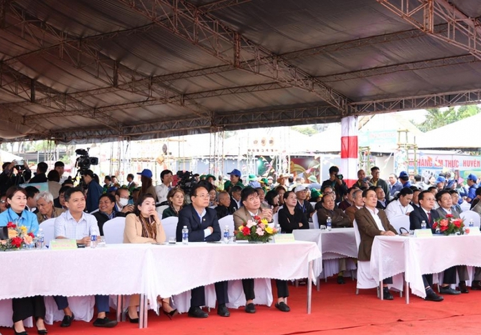 Khai mạc Hội trại cà phê với chủ đề "Đồng hành – chia sẻ"- Ảnh 1. Khai mạc Hội trại cà phê với chủ đề "Đồng hành – chia sẻ"- Ảnh 1.