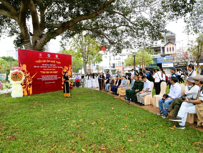 "Sắc màu hội tụ" tại Lễ hội Cà phê Buôn Ma Thuột 2025- Ảnh 1. "Sắc màu hội tụ" tại Lễ hội Cà phê Buôn Ma Thuột 2025- Ảnh 1.