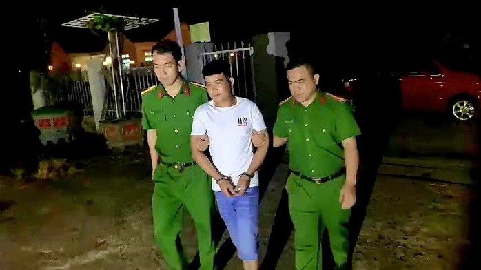 Truy bắt đối tượng cướp giật túi xách chứa nhiều tài sản- Ảnh 1. Truy bắt đối tượng cướp giật túi xách chứa nhiều tài sản- Ảnh 1.