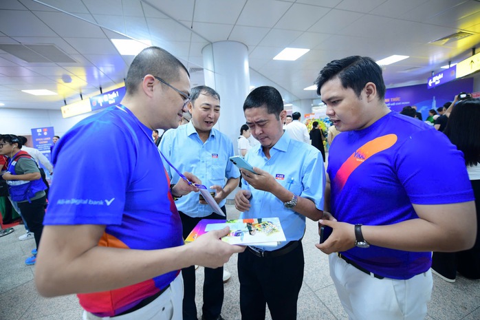 TP HCM khánh thành tuyến Metro số 1, Vikki Digital Bank cấp 100.000 thẻ miễn phí cho người dân- Ảnh 4. TP HCM khánh thành tuyến Metro số 1, Vikki Digital Bank cấp 100.000 thẻ miễn phí cho người dân- Ảnh 4.