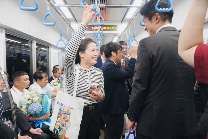 TP HCM khánh thành tuyến Metro số 1, Vikki Digital Bank cấp 100.000 thẻ miễn phí cho người dân- Ảnh 1. TP HCM khánh thành tuyến Metro số 1, Vikki Digital Bank cấp 100.000 thẻ miễn phí cho người dân- Ảnh 1.