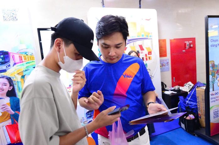 TP HCM khánh thành tuyến Metro số 1, Vikki Digital Bank cấp 100.000 thẻ miễn phí cho người dân- Ảnh 5. TP HCM khánh thành tuyến Metro số 1, Vikki Digital Bank cấp 100.000 thẻ miễn phí cho người dân- Ảnh 5.