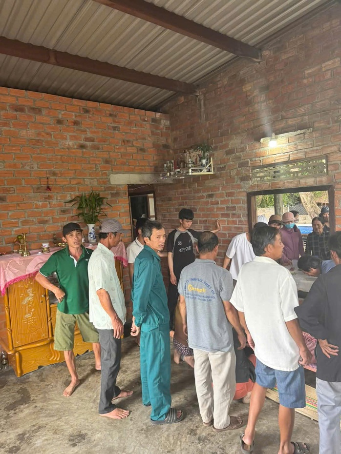 Người phụ nữ "mất tích" được phát hiện tử vong dưới mương- Ảnh 3. Người phụ nữ "mất tích" được phát hiện tử vong dưới mương- Ảnh 3.