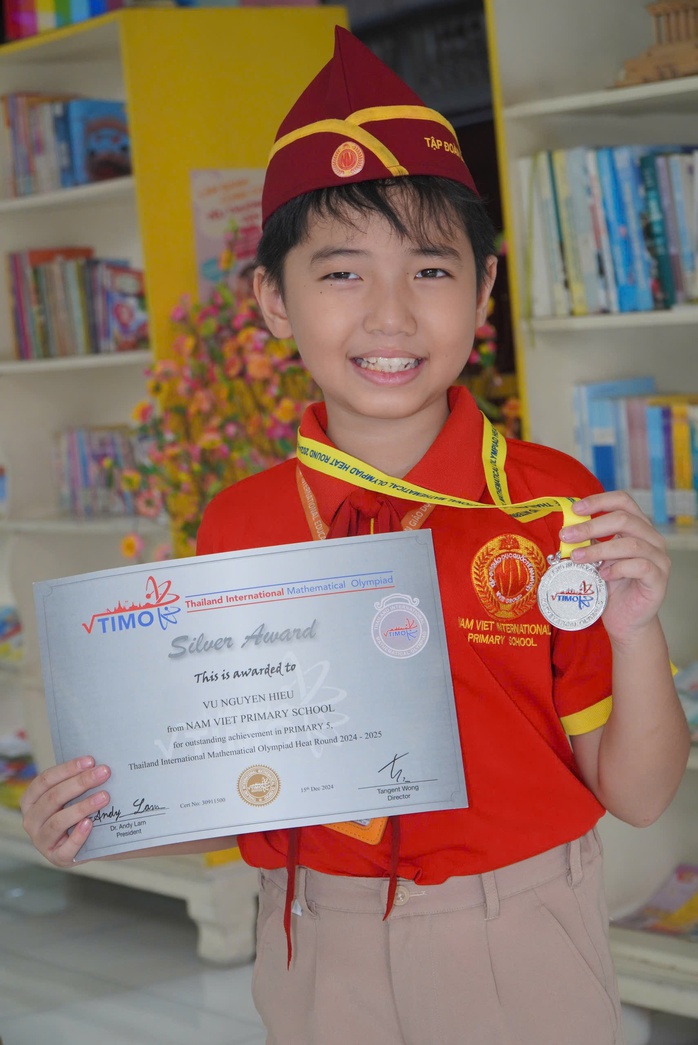 Một học sinh trường tư đoạt huy chương bạc Olympic Toán học quốc tế- Ảnh 1. Một học sinh trường tư đoạt huy chương bạc Olympic Toán học quốc tế- Ảnh 1.