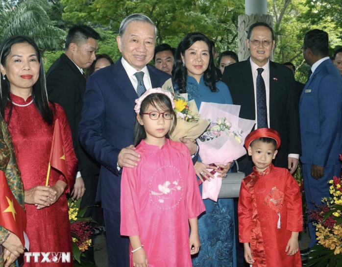 Tổng Bí thư Tô Lâm và Phu nhân bắt đầu thăm chính thức Cộng hòa Singapore- Ảnh 3. Tổng Bí thư Tô Lâm và Phu nhân bắt đầu thăm chính thức Cộng hòa Singapore- Ảnh 3.