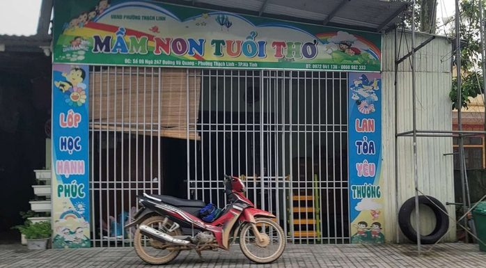 Đóng cửa cơ sở mầm non sau sự việc bé trai chạy ra đường bị ô tô cán tử vong- Ảnh 2. Đóng cửa cơ sở mầm non sau sự việc bé trai chạy ra đường bị ô tô cán tử vong- Ảnh 2.