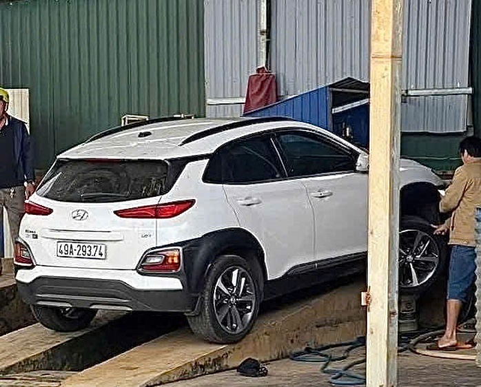 Trách nhiệm nữ tài xế vụ tông chủ tiệm rửa ô tô tử vong- Ảnh 1. Trách nhiệm nữ tài xế vụ tông chủ tiệm rửa ô tô tử vong- Ảnh 1.
