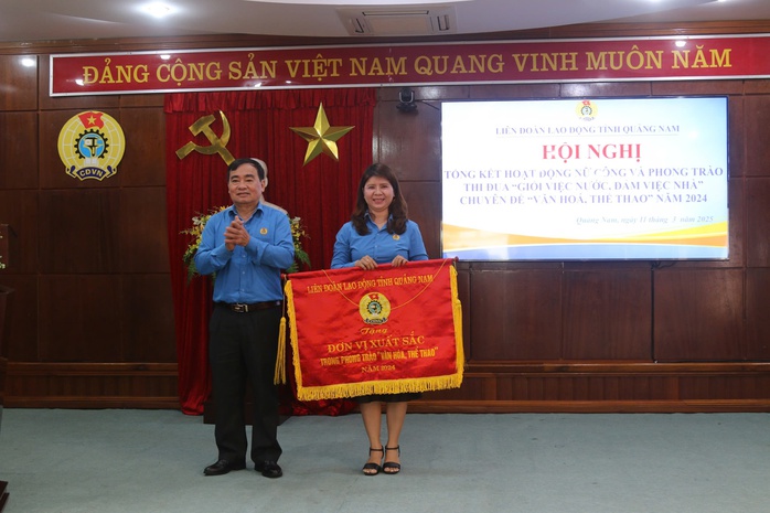 LĐLĐ tỉnh Quảng Nam tuyên dương cặp song sinh học tập xuất sắc- Ảnh 2. LĐLĐ tỉnh Quảng Nam tuyên dương cặp song sinh học tập xuất sắc- Ảnh 2.