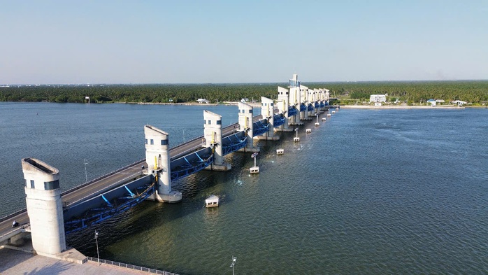 Cống Cái Lớn vận hành liên tục từ đầu mùa khô 2025 để điều tiết nước cho tỉnh Kiên Giang và các tỉnh lân cận Ảnh: DUY NHÂN Cống Cái Lớn vận hành liên tục từ đầu mùa khô 2025 để điều tiết nước cho tỉnh Kiên Giang và các tỉnh lân cận Ảnh: DUY NHÂN