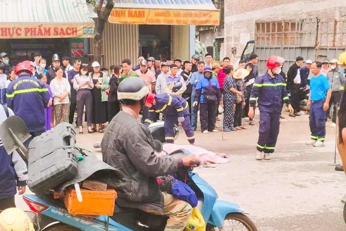 Va chạm với xe tải, 2 học sinh thương vong- Ảnh 1. Va chạm với xe tải, 2 học sinh thương vong- Ảnh 1.