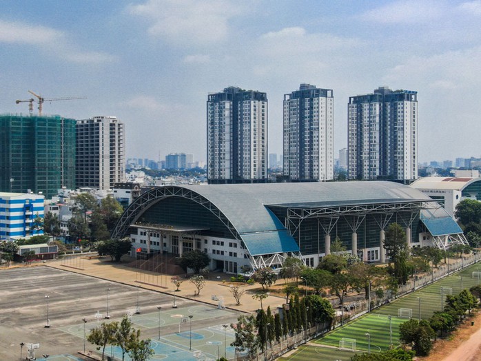 Nhà Thi đấu Thể dục Thể thao Phú Thọ (quận 11, TP HCM) là nơi đáp ứng đáng kể nhu cầu về tinh thần của người dân. Ảnh: HOÀNG TRIỀU Nhà Thi đấu Thể dục Thể thao Phú Thọ (quận 11, TP HCM) là nơi đáp ứng đáng kể nhu cầu về tinh thần của người dân. Ảnh: HOÀNG TRIỀU