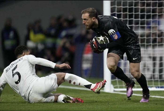 Thắng Atletico loạt đá luân lưu, Real Madrid giành vé tứ kết Champions League- Ảnh 4.
