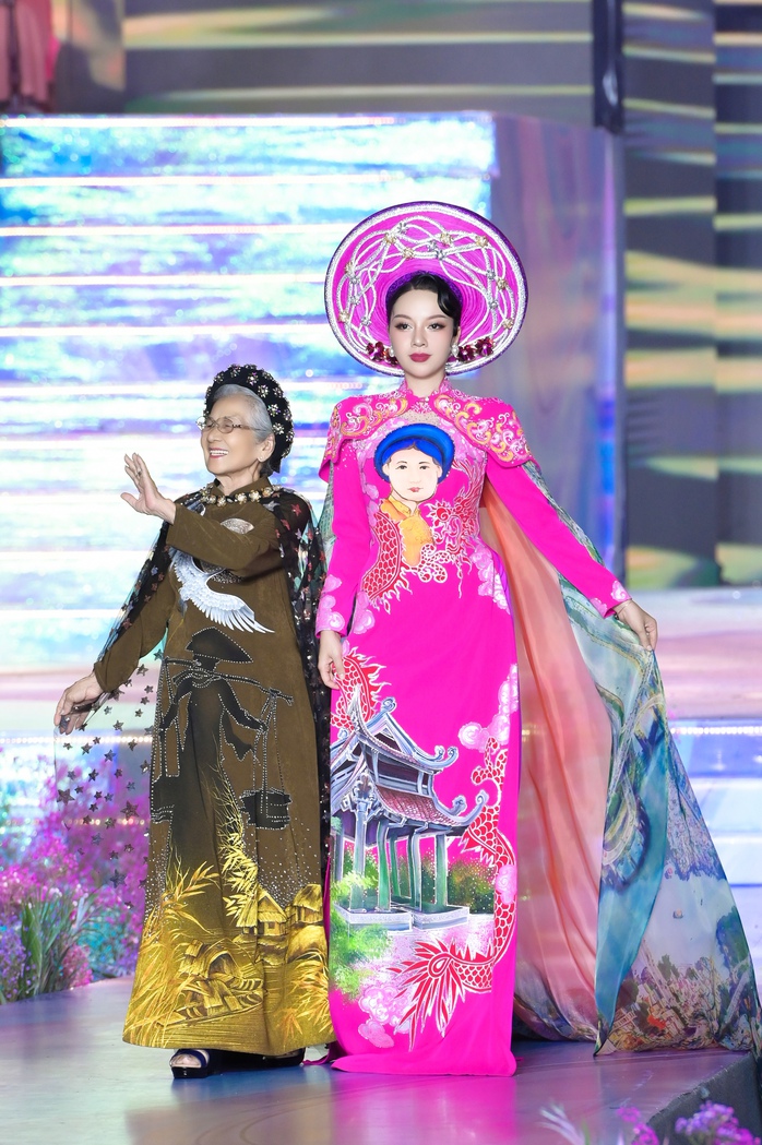 "Tư mắm" Băng Di tái xuất đầy rạng rỡ
- Ảnh 7. "Tư mắm" Băng Di tái xuất đầy rạng rỡ
- Ảnh 7.