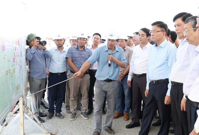 Phó Thủ tướng Lê Thành Long kiểm tra các dự án cao tốc ở Khánh Hòa- Ảnh 3. Phó Thủ tướng Lê Thành Long kiểm tra các dự án cao tốc ở Khánh Hòa- Ảnh 3.