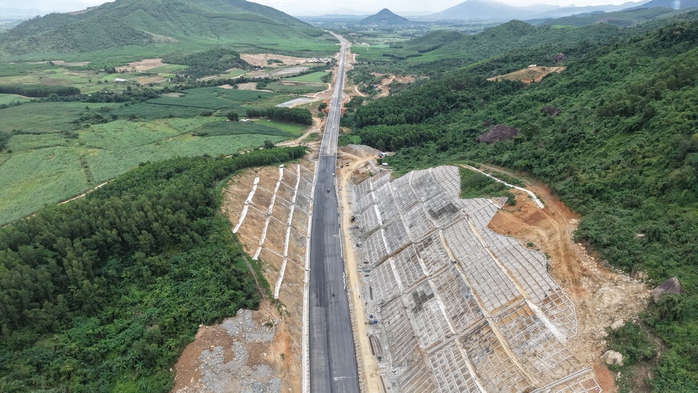 Phó Thủ tướng Lê Thành Long kiểm tra các dự án cao tốc ở Khánh Hòa- Ảnh 1. Phó Thủ tướng Lê Thành Long kiểm tra các dự án cao tốc ở Khánh Hòa- Ảnh 1.