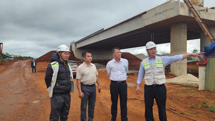 Nhà thầu thi công cao tốc Khánh Hòa - Buôn Ma Thuột cam kết tăng tốc, bù khối lượng chậm- Ảnh 2. Nhà thầu thi công cao tốc Khánh Hòa - Buôn Ma Thuột cam kết tăng tốc, bù khối lượng chậm- Ảnh 2.