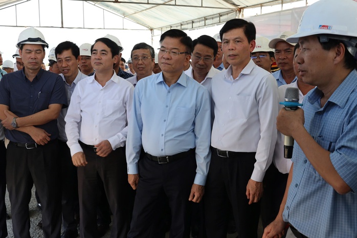 Phó Thủ tướng Lê Thành Long kiểm tra các dự án cao tốc ở Khánh Hòa- Ảnh 4. Phó Thủ tướng Lê Thành Long kiểm tra các dự án cao tốc ở Khánh Hòa- Ảnh 4.