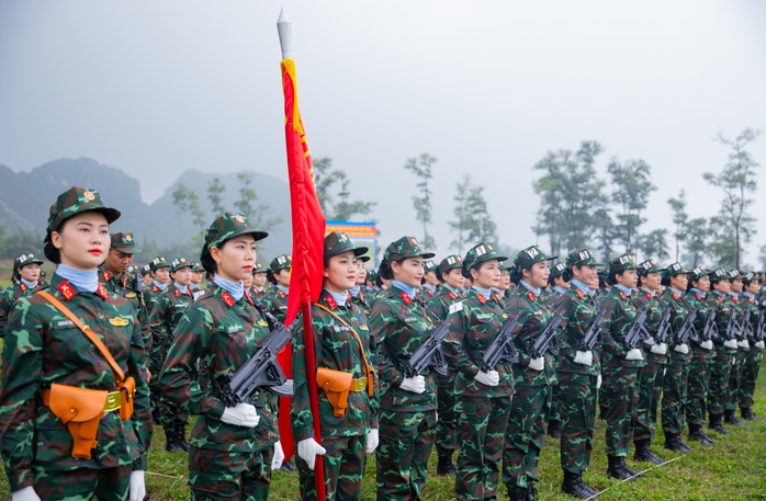 VIDEO: Ngắm những "bóng hồng" trên thao trường tập diễu binh, diễu hành- Ảnh 11. VIDEO: Ngắm những "bóng hồng" trên thao trường tập diễu binh, diễu hành- Ảnh 11.