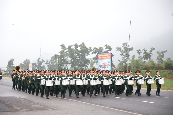 VIDEO: Ngắm những "bóng hồng" trên thao trường tập diễu binh, diễu hành- Ảnh 5. VIDEO: Ngắm những "bóng hồng" trên thao trường tập diễu binh, diễu hành- Ảnh 5.
