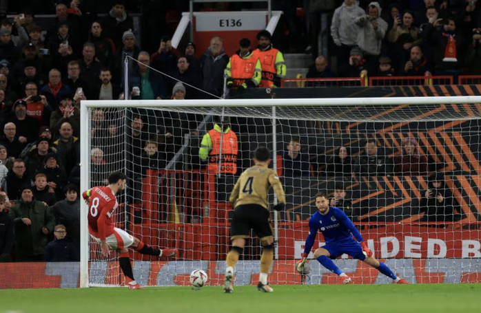Bruno Fernandes bùng nổ hat-trick, Man United đoạt vé tứ kết Europa League- Ảnh 4. Bruno Fernandes bùng nổ hat-trick, Man United đoạt vé tứ kết Europa League- Ảnh 4.