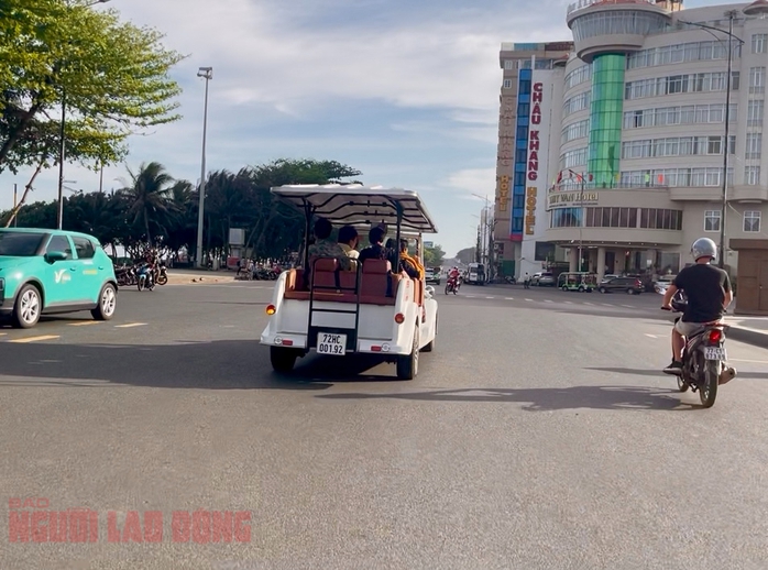 CLIP: Bất chấp quy định, xe 4 bánh gắn động cơ vẫn chạy khắp Vũng Tàu- Ảnh 2. CLIP: Bất chấp quy định, xe 4 bánh gắn động cơ vẫn chạy khắp Vũng Tàu- Ảnh 2.