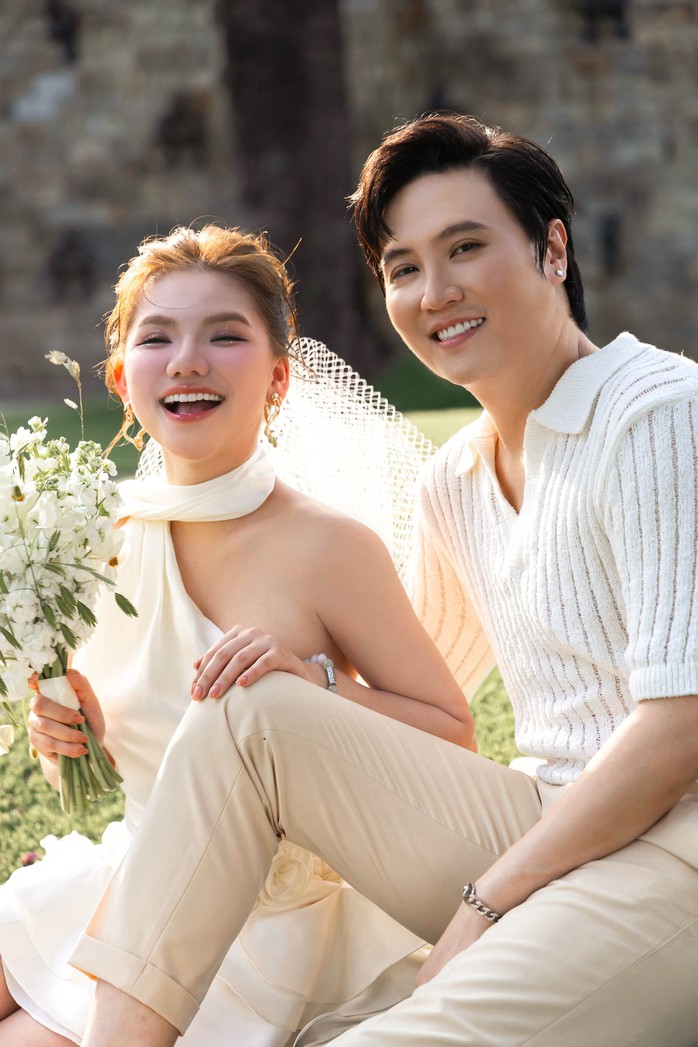 Vương Ánh Tú - Myra Trần về "chung nhà"
- Ảnh 3. Vương Ánh Tú - Myra Trần về "chung nhà"
- Ảnh 3.