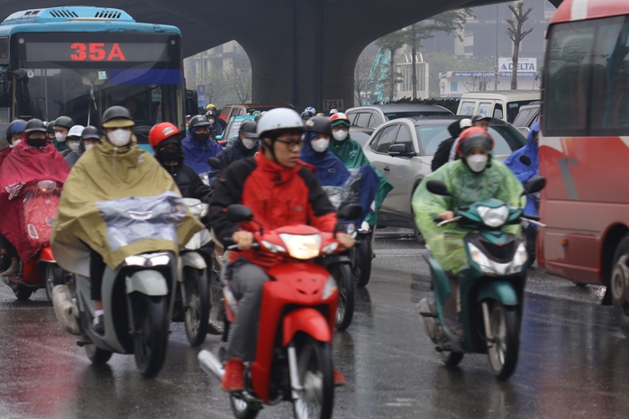 Miền Bắc chuyển từ nồm ẩm sang rét đậm, rét hại khi không khí lạnh tràn về- Ảnh 1. Miền Bắc chuyển từ nồm ẩm sang rét đậm, rét hại khi không khí lạnh tràn về- Ảnh 1.