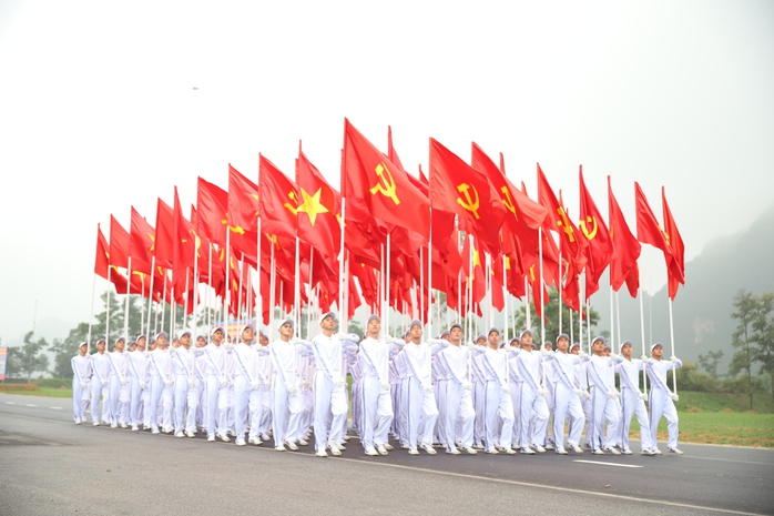 VIDEO: Ngắm những "bóng hồng" trên thao trường tập diễu binh, diễu hành- Ảnh 3. VIDEO: Ngắm những "bóng hồng" trên thao trường tập diễu binh, diễu hành- Ảnh 3.