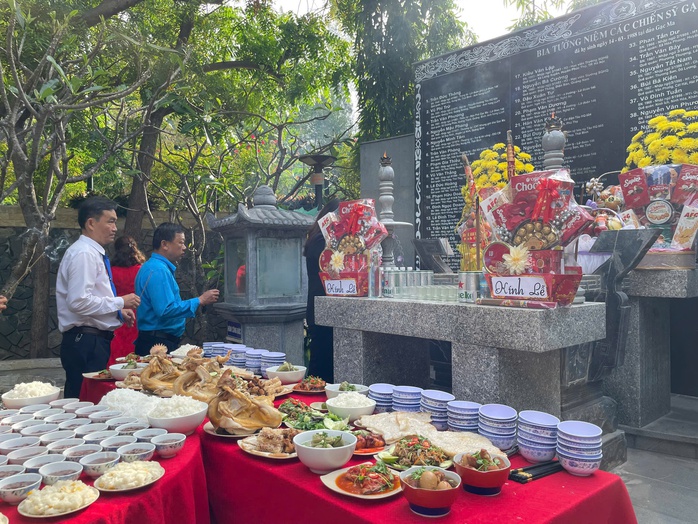 Dâng hương tưởng niệm 37 năm sự kiện Gạc Ma- Ảnh 10. Dâng hương tưởng niệm 37 năm sự kiện Gạc Ma- Ảnh 10.