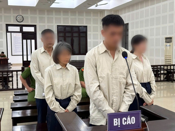 Nhóm làm giả hồ sơ cho bác sĩ Trung Quốc ở Đà Nẵng lĩnh án: Hé lộ thủ đoạn tinh vi- Ảnh 2. Nhóm làm giả hồ sơ cho bác sĩ Trung Quốc ở Đà Nẵng lĩnh án: Hé lộ thủ đoạn tinh vi- Ảnh 2.