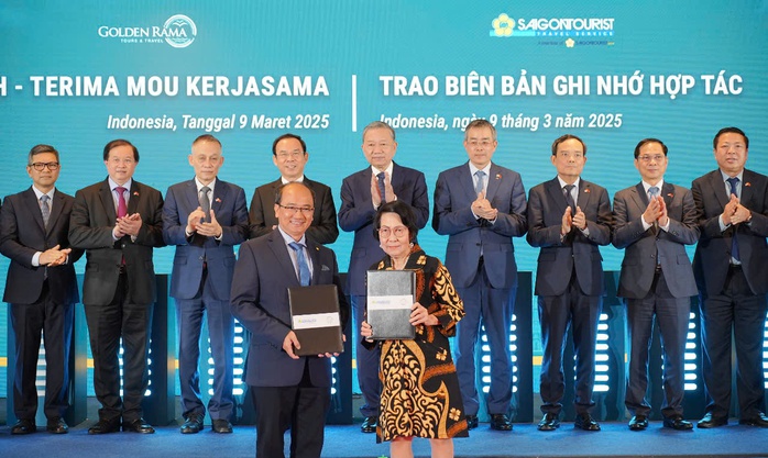 Đại diện lãnh đạo Công ty Dịch vụ Lữ hành Saigontourist (bên trái) và Golden Rama Express Indonesia trao bản hợp tác với sự chứng kiến của Tổng Bí thư Tô Lâm và lãnh đạo cao cấp Việt Nam, Indonesia ngày 9-3-2025 Đại diện lãnh đạo Công ty Dịch vụ Lữ hành Saigontourist (bên trái) và Golden Rama Express Indonesia trao bản hợp tác với sự chứng kiến của Tổng Bí thư Tô Lâm và lãnh đạo cao cấp Việt Nam, Indonesia ngày 9-3-2025