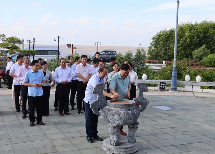 Bí thư Tỉnh ủy Cà Mau gợi ý giải pháp để huyện Ngọc Hiển bứt phá- Ảnh 1. Bí thư Tỉnh ủy Cà Mau gợi ý giải pháp để huyện Ngọc Hiển bứt phá- Ảnh 1.