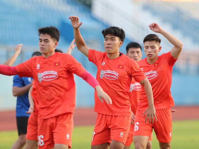 Tiến Linh, Quang Hải trở lại và tập riêng cùng bác sĩ- Ảnh 6. Tiến Linh, Quang Hải trở lại và tập riêng cùng bác sĩ- Ảnh 6.