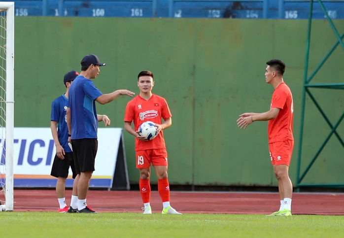 Tiến Linh, Quang Hải trở lại và tập riêng cùng bác sĩ- Ảnh 2. Tiến Linh, Quang Hải trở lại và tập riêng cùng bác sĩ- Ảnh 2.