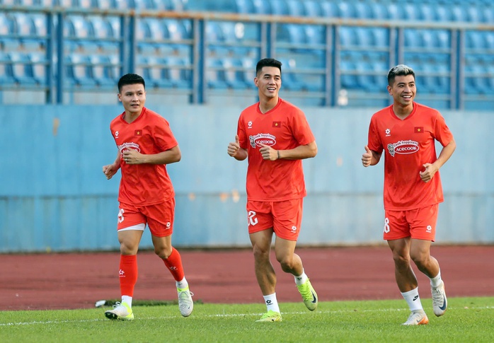 Tiến Linh, Quang Hải trở lại và tập riêng cùng bác sĩ- Ảnh 1. Tiến Linh, Quang Hải trở lại và tập riêng cùng bác sĩ- Ảnh 1.