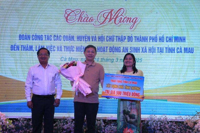 TP HCM hỗ trợ Cà Mau hàng tỉ đồng thực hiện an sinh xã hội- Ảnh 4. TP HCM hỗ trợ Cà Mau hàng tỉ đồng thực hiện an sinh xã hội- Ảnh 4.