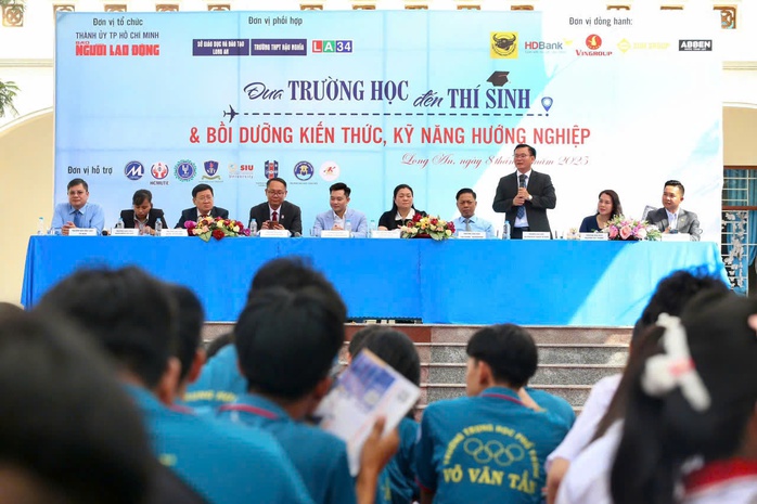 Sáng 16-3, "Đưa trường học đến thí sinh" tại Bảo Lộc- Ảnh 1. Sáng 16-3, "Đưa trường học đến thí sinh" tại Bảo Lộc- Ảnh 1.
