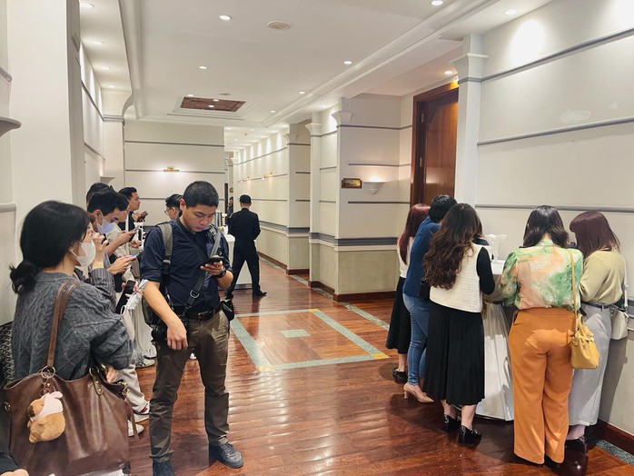 Lập biên bản việc Quang Linh Vlogs, Hằng Du Mục tổ chức gặp gỡ báo chí- Ảnh 3. Lập biên bản việc Quang Linh Vlogs, Hằng Du Mục tổ chức gặp gỡ báo chí- Ảnh 3.