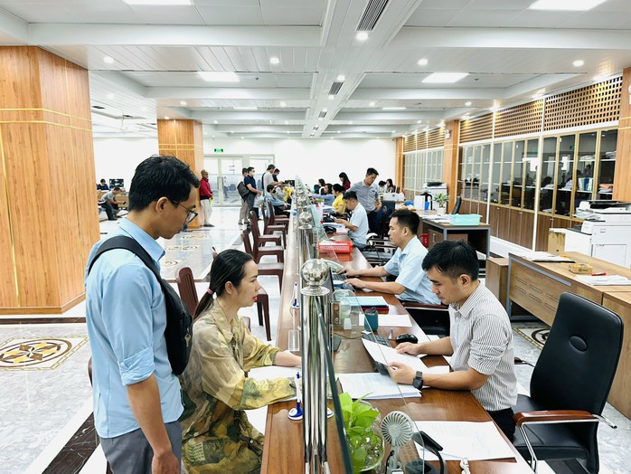 TP HCM: Trong tháng 3-2025, người lao động nộp hồ sơ nhận BHXH một lần tại 15 BHXH tuyến huyện- Ảnh 1. TP HCM: Trong tháng 3-2025, người lao động nộp hồ sơ nhận BHXH một lần tại 15 BHXH tuyến huyện- Ảnh 1.