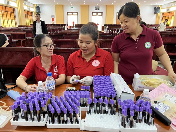 Cuộc thi viết Lòng tốt quanh ta: Những giọt máu đào trên cao nguyên- Ảnh 1. Cuộc thi viết Lòng tốt quanh ta: Những giọt máu đào trên cao nguyên- Ảnh 1.