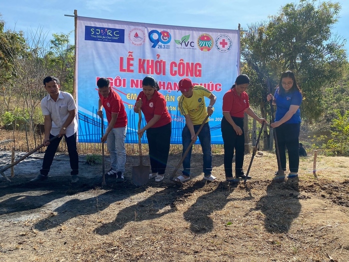 Cuộc thi viết Lòng tốt quanh ta: Những giọt máu đào trên cao nguyên- Ảnh 3. Cuộc thi viết Lòng tốt quanh ta: Những giọt máu đào trên cao nguyên- Ảnh 3.