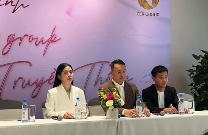 Lập biên bản việc Quang Linh Vlogs, Hằng Du Mục tổ chức gặp gỡ báo chí- Ảnh 1. Lập biên bản việc Quang Linh Vlogs, Hằng Du Mục tổ chức gặp gỡ báo chí- Ảnh 1.