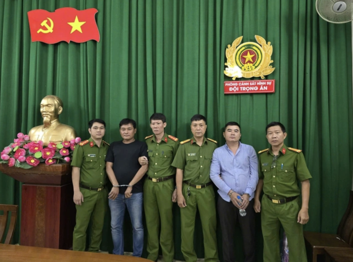 Công an TP HCM truy nã Dũng AK trong vụ gây rối tại White Palace- Ảnh 2. Công an TP HCM truy nã Dũng AK trong vụ gây rối tại White Palace- Ảnh 2.