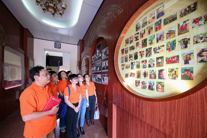 Nâng tầm vóc đô thị đặc biệt (*): Tái tạo năng lượng tinh thần- Ảnh 4. Nâng tầm vóc đô thị đặc biệt (*): Tái tạo năng lượng tinh thần- Ảnh 4.