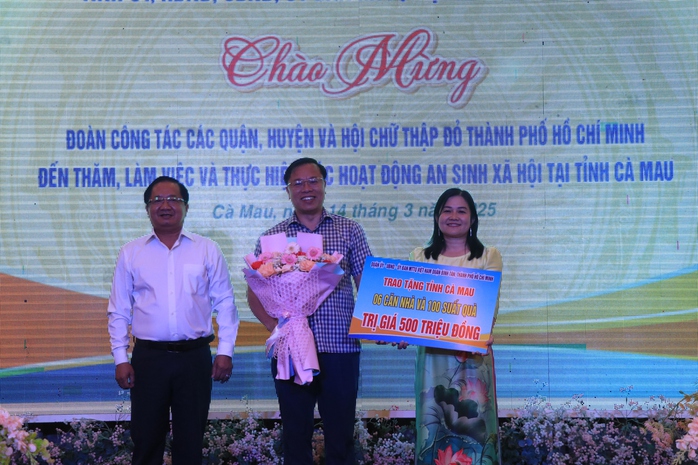 TP HCM hỗ trợ Cà Mau hàng tỉ đồng thực hiện an sinh xã hội- Ảnh 5. TP HCM hỗ trợ Cà Mau hàng tỉ đồng thực hiện an sinh xã hội- Ảnh 5.